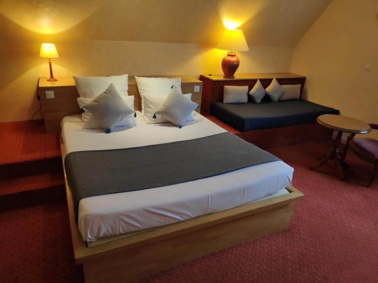 Logis Hotel Calisola Besancon - Soiree Etape Chalezeule Zewnętrze zdjęcie