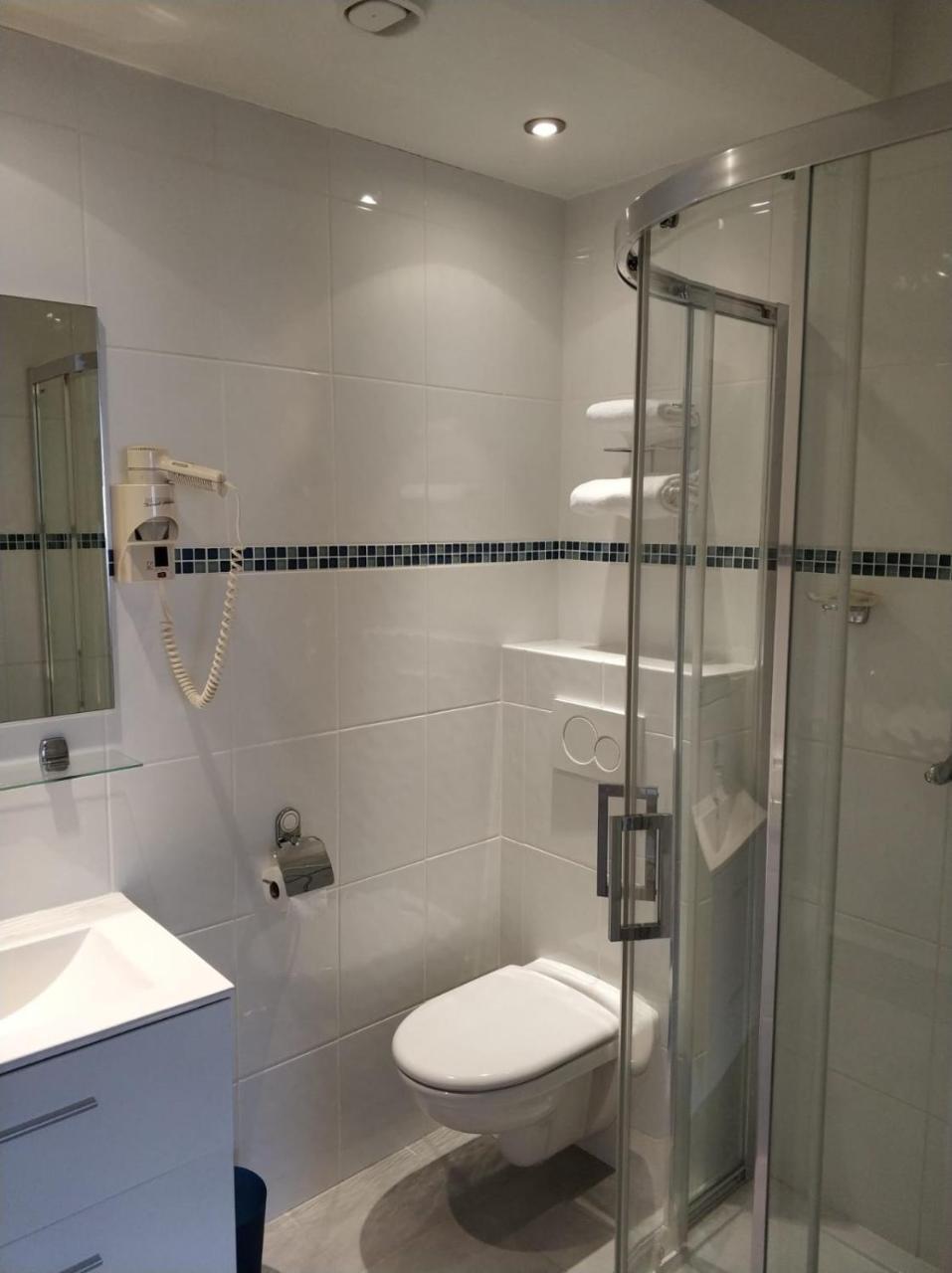 Logis Hotel Calisola Besancon - Soiree Etape Chalezeule Zewnętrze zdjęcie