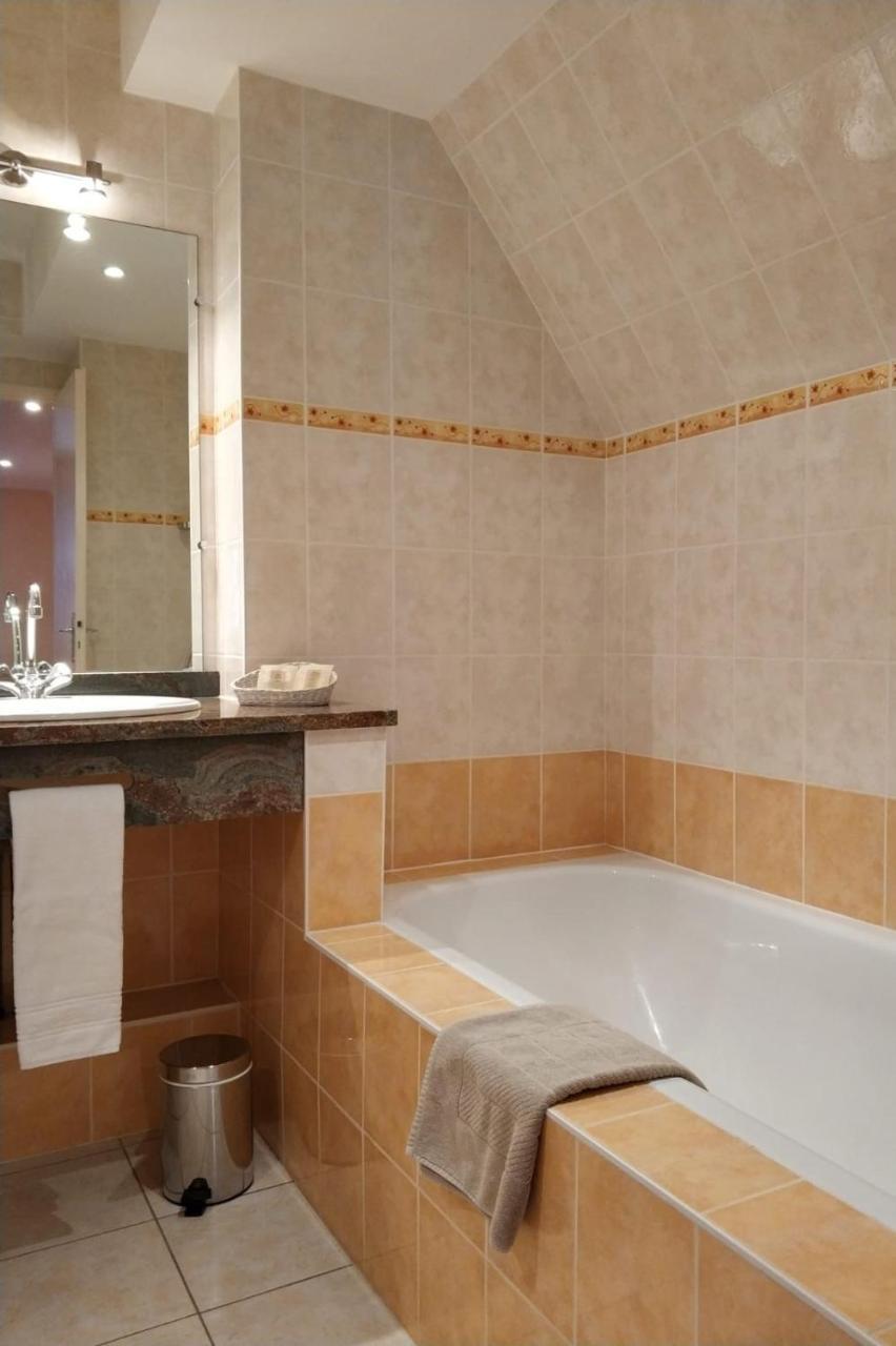 Logis Hotel Calisola Besancon - Soiree Etape Chalezeule Zewnętrze zdjęcie