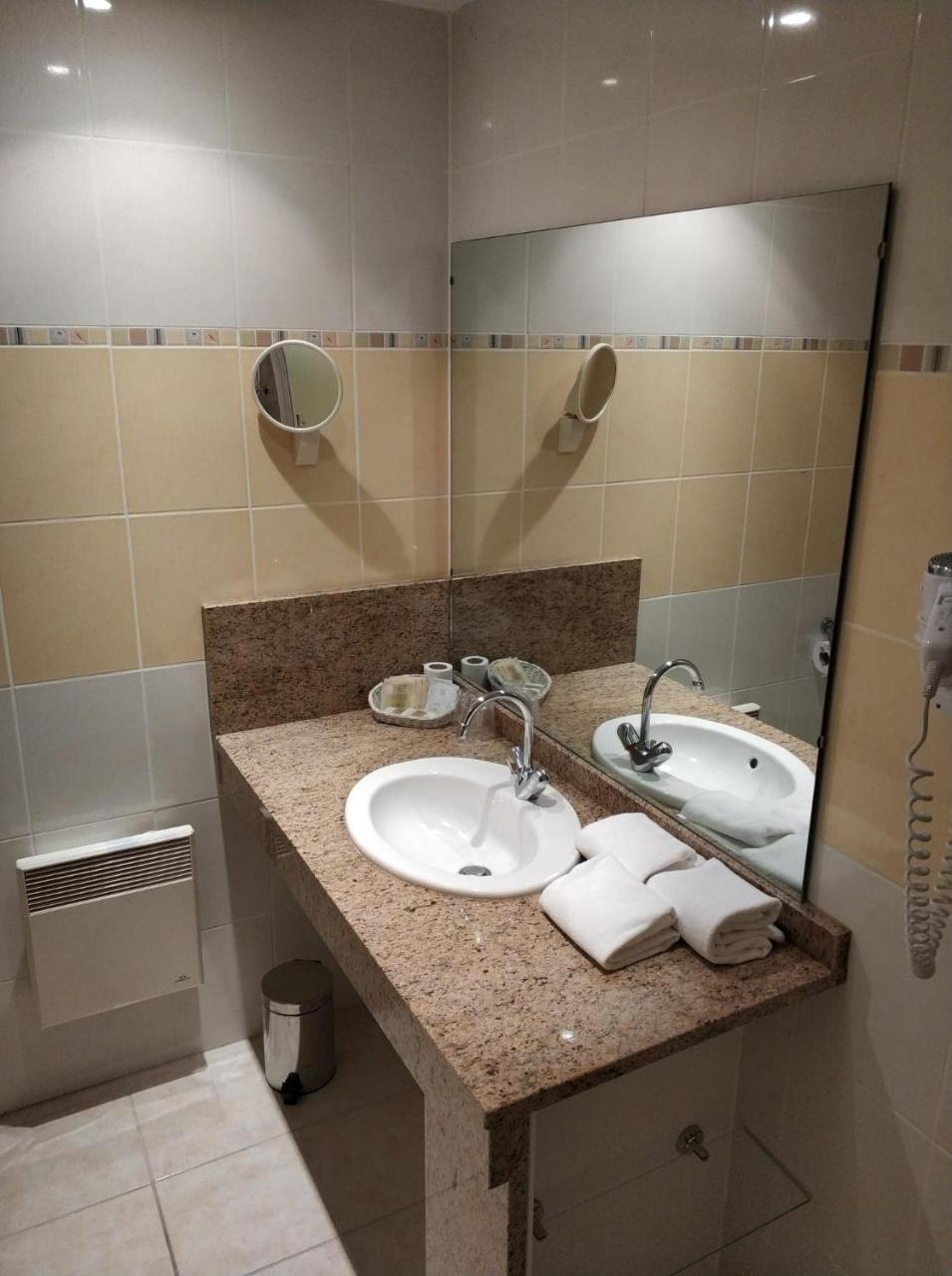 Logis Hotel Calisola Besancon - Soiree Etape Chalezeule Zewnętrze zdjęcie