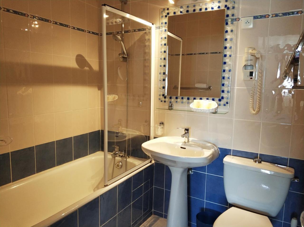 Logis Hotel Calisola Besancon - Soiree Etape Chalezeule Zewnętrze zdjęcie